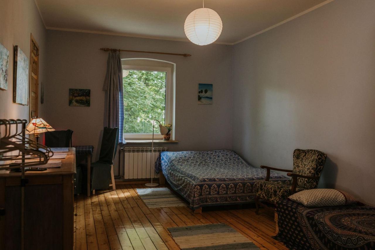 Stara Szkola Nad Jeziorem Czarne  Kültér fotó